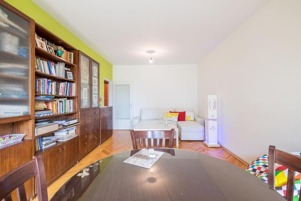 Beautiful Flat In Location By Flat Mаnager Apartment *