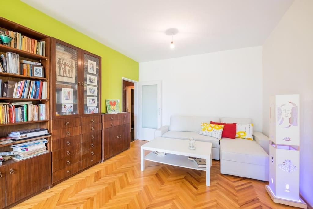 Beautiful Flat In Location By Flat Mаnager *